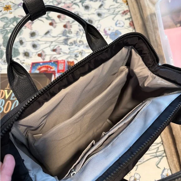 Baggallini Black Men's Backpack - Picture 2 of 4